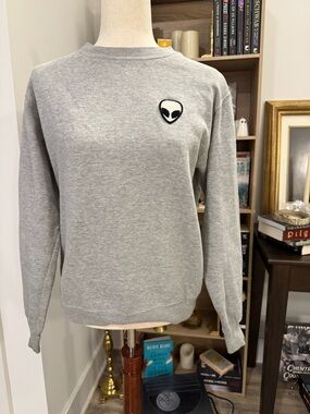Brandy Melville | Grey Alien Patch Crewneck Sweater